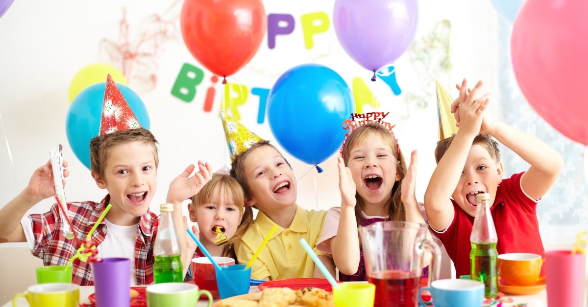 חוגגים יום הולדת לילד? כך תבחרו מפעיל יום הולדת שיקפיץ את החגיגה!